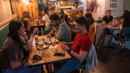 Clientes de un restaurante de Madrid el pasado febrero.