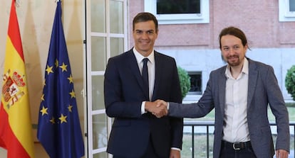 PM Pedro Sánchez (l) and Podemos leader Pablo Iglesias.