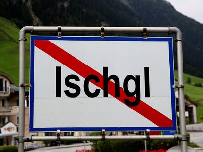 Cartel al final del pueblo de Ischgl (Austria) donde se dio un evento de supercontagio que llevó el coronavirus a 40 países de cinco continentes