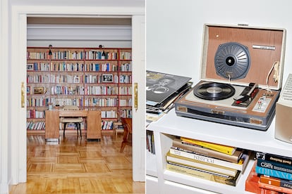 Libros y discos en la biblioteca de la casa.