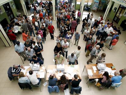 Colas para votar en Cataluña durante unas recientes elecciones.