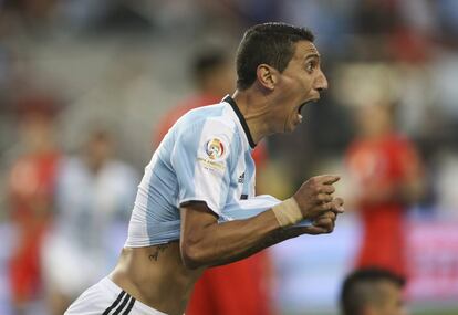 Di María celebra su gol.