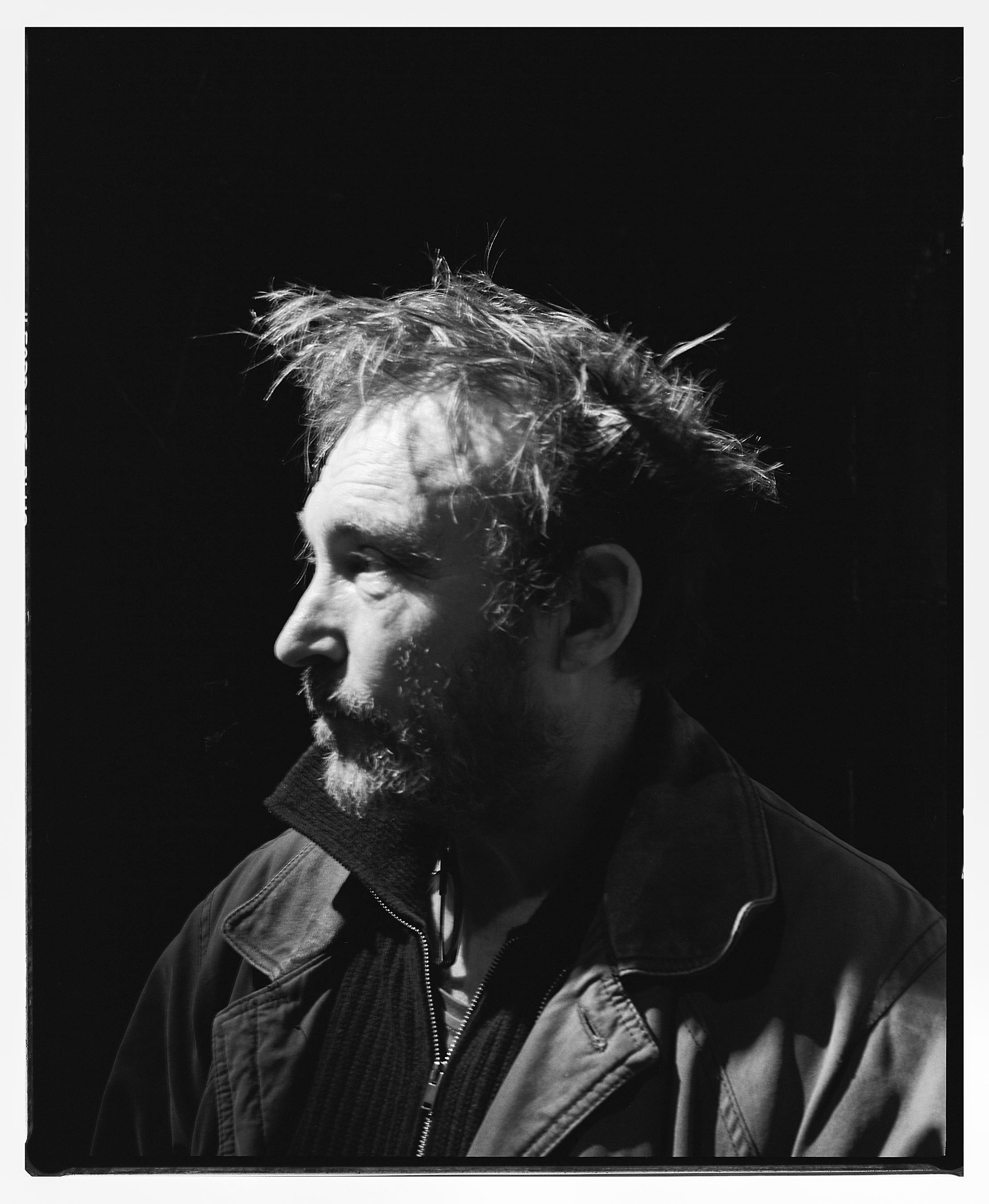 “Estas obras son pinturas igual que mis cuadros”: Miquel Barceló transforma periódicos en arte para EL PAÍS