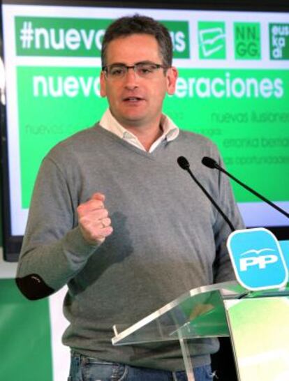 El presidente del PP en el País Vasco, Antonio Basagoiti, en su intervención en la reunión de Nuevas Generaciones en Bilbao.