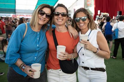 Natalia, Carmen y Marta traba jan y viven en Barcelona, se dedican a la organización de eventos y desconocían la existencia de las protestar por la turistificación en la ciudad.