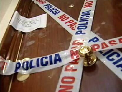 Puerta precintada por la policía
