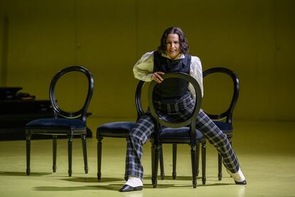 La soprano Sara Blanc, en el papel de Óscar, en un ensayo de la ópera.