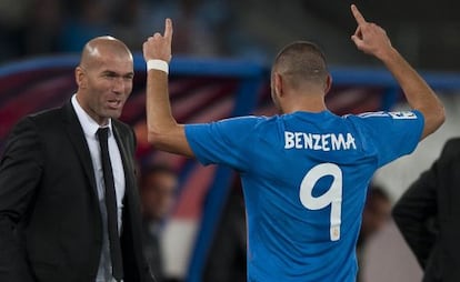 Benzema su gol al Almer&iacute;a con Zidane. 