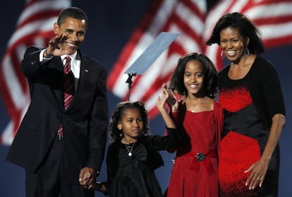 "Cuatro personas, tres colores”. El experto Jorge Santiago Barnés destaca el primer discurso de Barack Obama tras ganar las elecciones, en un parque de Chicago en 2008, como una puesta en escena diseñada para evitar distracciones y que destaque el mensaje.