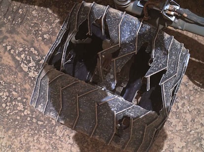 Danos de una rueda del Curiosity