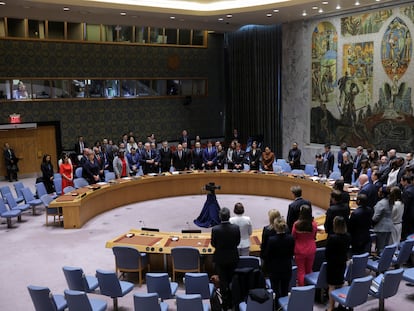 Los miembros del Consejo de Seguridad guardan un minuto de silencio por las víctimas del atentado de Moscú, este lunes.