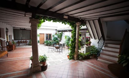 Patio interior de la casa rural La Graja, en Chinchón (Madrid).