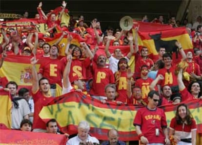 Camisetas rojas en las gradas del Alvalade XXI.