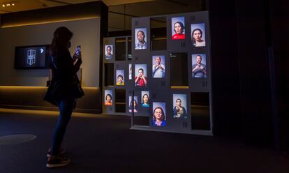 La Fundación la Caixa presenta en Zaragoza la exposición 'Talking brains. Programados para hablar', una muestra que explica el cerebro desde el punto de vista del lenguaje, en un viaje a través de la neurociencia, la biología y la evolución.