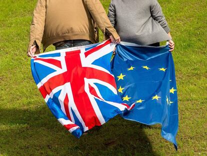 Banderas brit&aacute;nica y europea.