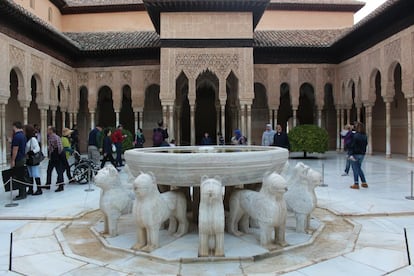 Patio de los leones de la Alhambra.