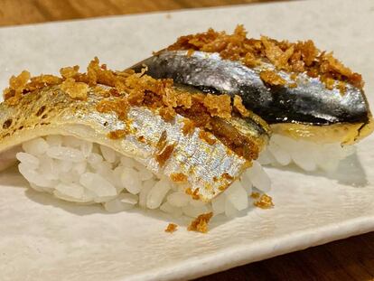 Nigiri de sardina.