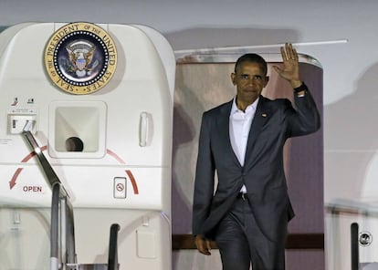 Obama arrives in Fort Pierce, Florida on Air Force One.