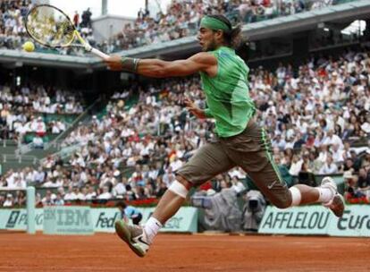 Nadal devuelve la bola en el partido contra Verdasco.