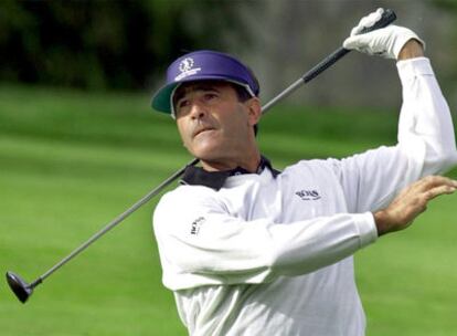 Severiano Ballesteros, compitiendo durante el primer día del Torneo de maestros de golf europeos organizado por la PGA en Crans-Montana, Suiza.