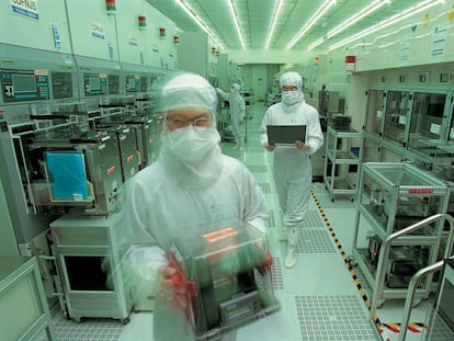 Interior de una de las fábricas de TSMC, en una foto facilitada por la empresa.