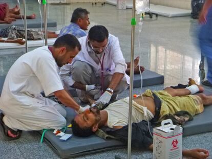 Desde que estallaron los enfrentamientos en Adén el 19 de marzo de 2015 entre fuerzas leales al presidente Hadi y a las fuerzas especiales de seguridad, una unidad rebelde leal al ex presidente Saleh, el conflicto se intensificó en las áreas del sur de Yemen, incluidas Ad-Dhale ', Lawdar y Lahj. La unidad quirúrgica de emergencia de MSF recibió a más de 600 pacientes desde el 19 de marzo hasta el 5 de abril de ese año, pero era cada vez es más difícil para los heridos llegar al hospital, ya que las carreteras a menudo estaban bloqueadas y las ambulancias eran atacadas o secuestradas.
