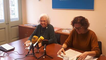 La síndica, Maria Assumpció Vilà, y la adjunta Natalia Ferrer.
