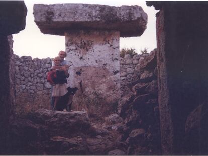 Chillada y su mujer, Pilar Belzunce, en Menorca (1995).