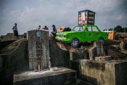 SHAH ALAM, MALAYSIA - APRIL 04: A replica Mercedes Benz car made from paper is seen at grave site before the Qing Ming Festival on April 4, 2016 in Shah Alam, Malaysia. Qingming, also known as Tomb-Sweeping Day, on that day people will coming to cleaning the tomb and paying respect to the dead person with offerings their ancestors. This festivals will celebrated on April 4-6 every year. (Photo by Mohd Samsul Mohd Said/Getty Images)