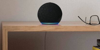 Amazon Echo en un mesa