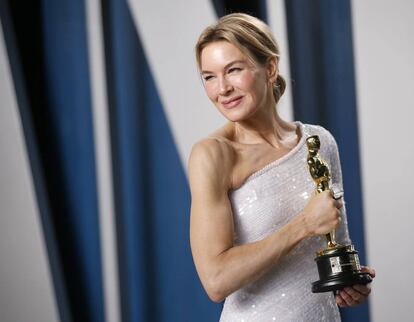 Renée Zellweger decidió en 2010 tomarse un descanso en su exitosa carrera, en la que llegaban a acumularse hasta cinco estrenos en un solo año. Su retiro se prolongó hasta seis años. "La agenda me había atrapado y no me estaba cuidando. Estaba realmente exhausta y tomaba decisiones que no eran precisamente saludables. (...) Solo necesitaba apartarme y tener una perspectiva diferente para poder tomar decisiones más saludables", contó la actriz en diciembre al portal 'Deadline'.