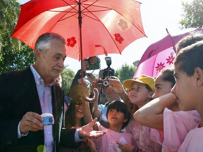 Griñán aboga por inculcar a los niños el espíritu emprendedor