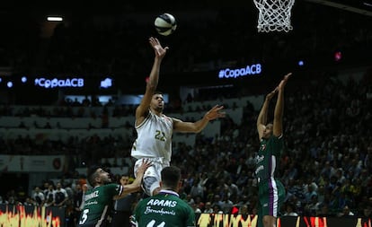 Tavares, en una acción de la final de Copa contra Unicaja.