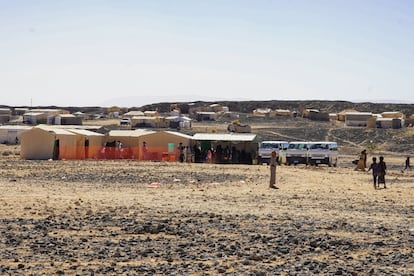 Clínica móvil de MSF en el campamento de Al-Sweida para desplazados internos en Marib, Yemen. El 70% de las personas que acudieron a consultas psicológicas individuales en estos centros entre noviembre de 2020 y noviembre de 2021 informaron de que los factores desencadenantes de su deterioro mental fueron los problemas relacionados con su nueva condición como refugiados.