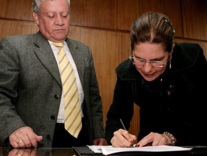 Fotografía cedida por la Alcaldía Mayor de Bogotá de la alcaldesa mayor de Bogotá encargada, María Mercedes Maldonado, durante la toma de posesión.
