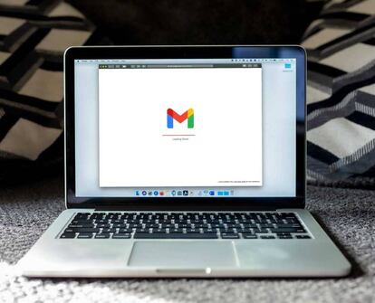 Portatil con logo Gmail