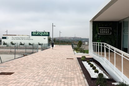 Casetas de venta de Aedas Homes y Aurquia en Los Berrocales en Madrid.