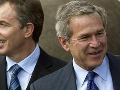 Blair, Bush and Aznar posing for the media at the Azores Summit in 2003.