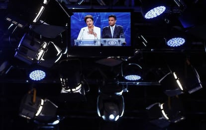Dilma y Aécio en el primer debate de la segunda vuelta.