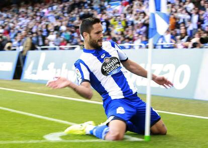 Florin Andone celebra el segundo gol del Deportivo ante Las Palmas.