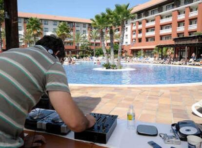 Loops Dj en la piscina del festival South Pop