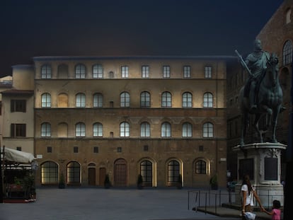 Gucci culmina un año de actos de celebración de su 90 aniversario con la inauguración en septiembre de 2011 oficial del MUSEO GUCCI (guccimuseo.com), situado dentro del histórico Palazzo della Mercanzia, en la Piazza Signoria de Florencia. En el año 1921, Guccio Gucci fundó la empresa y abrió su primera tienda en Florencia con un sueño y una imagen en mente que siguen presentes a día de hoy a través de un patrimonio de iconos y valores que continúan sirviendo de inspiración a la marca.