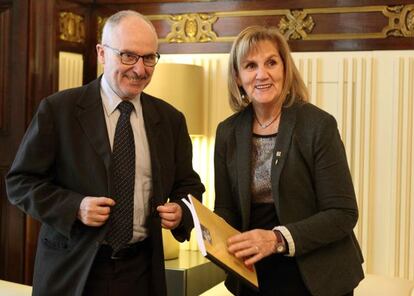 Rafael Ribó, Síndic de Greuges y Núria de Gispert, presidenta del Parlament.