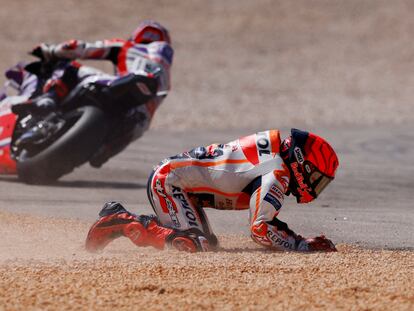 Marc Márquez, en el suelo, en el circuito de Portimao.