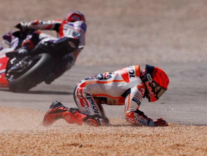 Marc Márquez, en el suelo, en el circuito de Portimao.