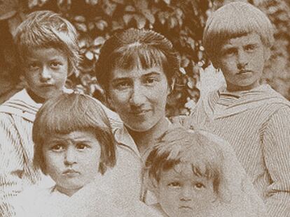 Zinaida Serebriakova con sus hijos en los años '20.