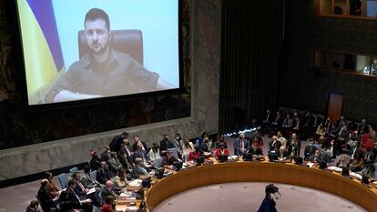 El presidente ucranio, Volodímir Zelenski, se dirigía el martes por videoconferencia al Consejo de Seguridad de la ONU, reunido en Nueva York.