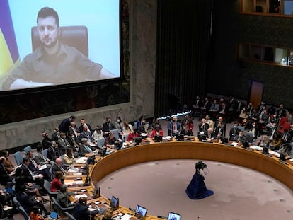 El presidente ucranio, Volodímir Zelenski, se dirige por videoconferencia al Consejo de Seguridad de la ONU en Nueva York, el pasado 5 de abril.