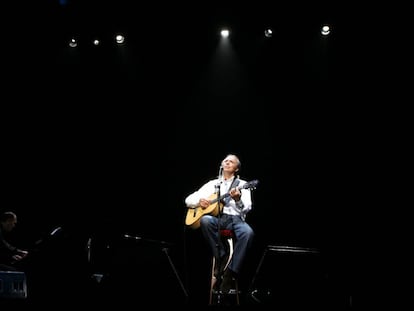 Joan Manuel Serrat, durante un concierto en 2006.