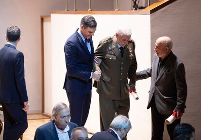 El presidente del Gobierno, Pedro Sánchez, durante el homenaje, en el que se han entregado una veintena de diplomas a familiares de víctimas y a asociaciones vinculadas a la memoria histórica, como las Trece Rosas o las Sinsombrero.